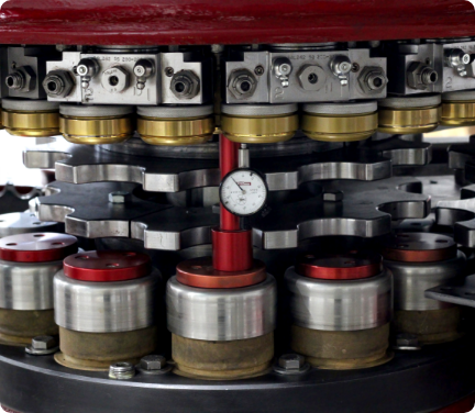 Can-seamer machine with pressure gauge